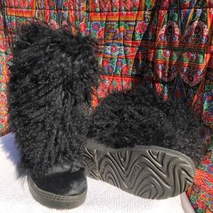 Boeti’s super fluffy BearPaw boot